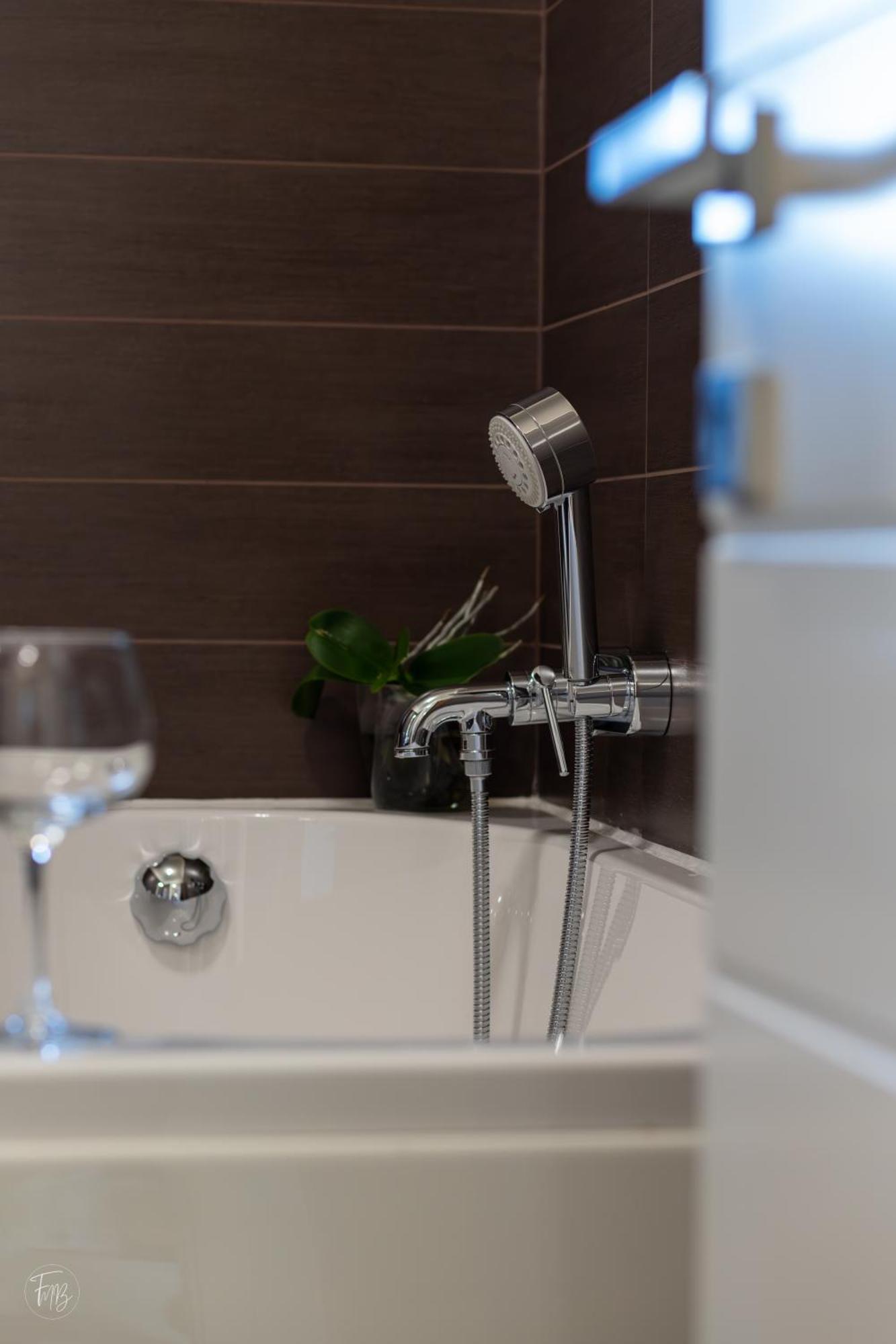 Santa Gilla Apartment Cagliari Ngoại thất bức ảnh